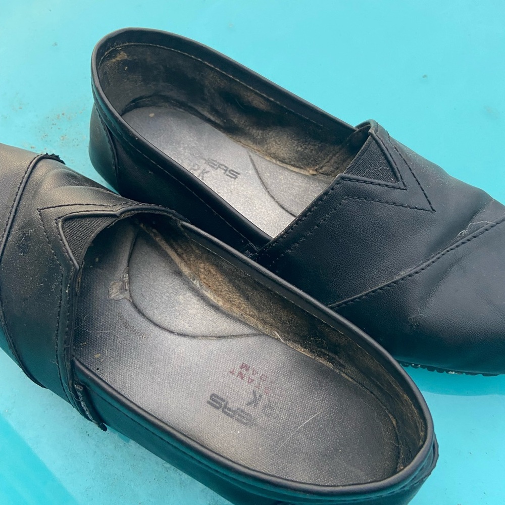 Skechers Black Slip-On Loafers: USED/PRE-OWNED/WELL WORN/OLD - Picture 10 of 12